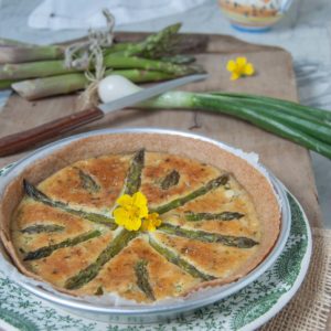 questa immagine rappresenta quiche integrale agli asparagi ricetta di pasticciandoconlafranca