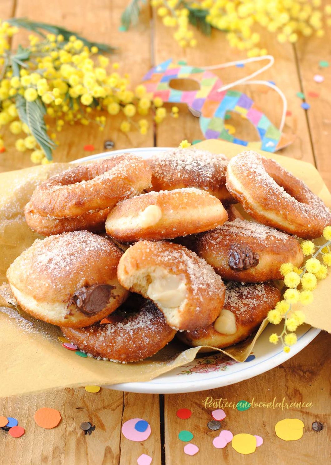 questa immagine rappresenta bomboloni vegani alla crema ricetta di pasticciandoconlafranca