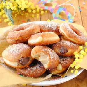 questa immagine rappresenta bomboloni vegani alla crema ricetta di pasticciandoconlafranca